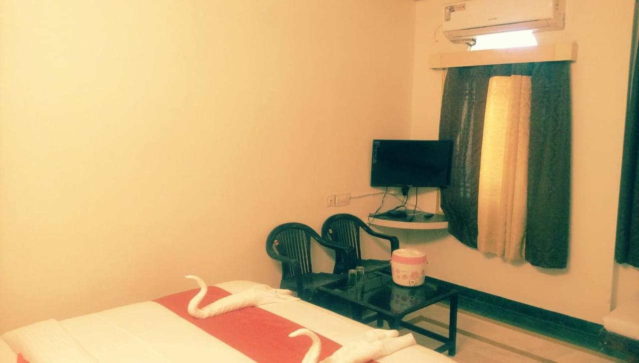 Hotel Rajkamal International อุเดเปอร์ ภายนอก รูปภาพ