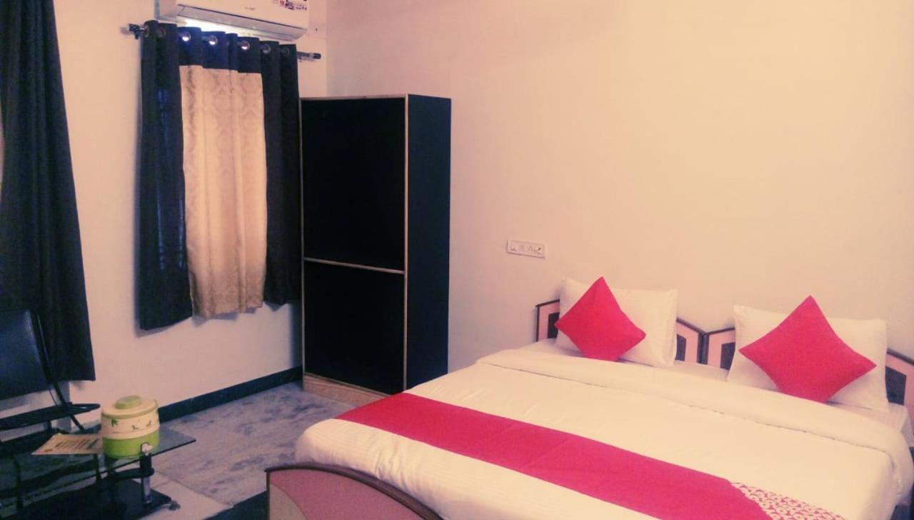 Hotel Rajkamal International อุเดเปอร์ ภายนอก รูปภาพ