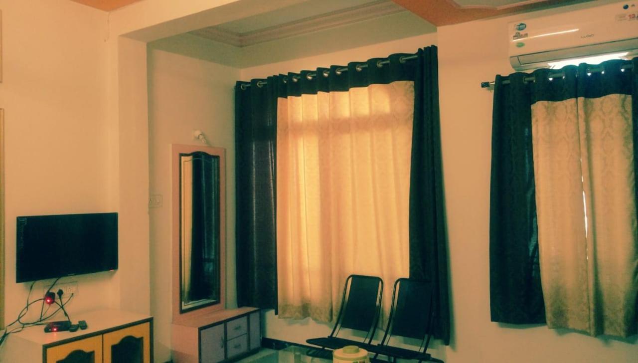 Hotel Rajkamal International อุเดเปอร์ ภายนอก รูปภาพ