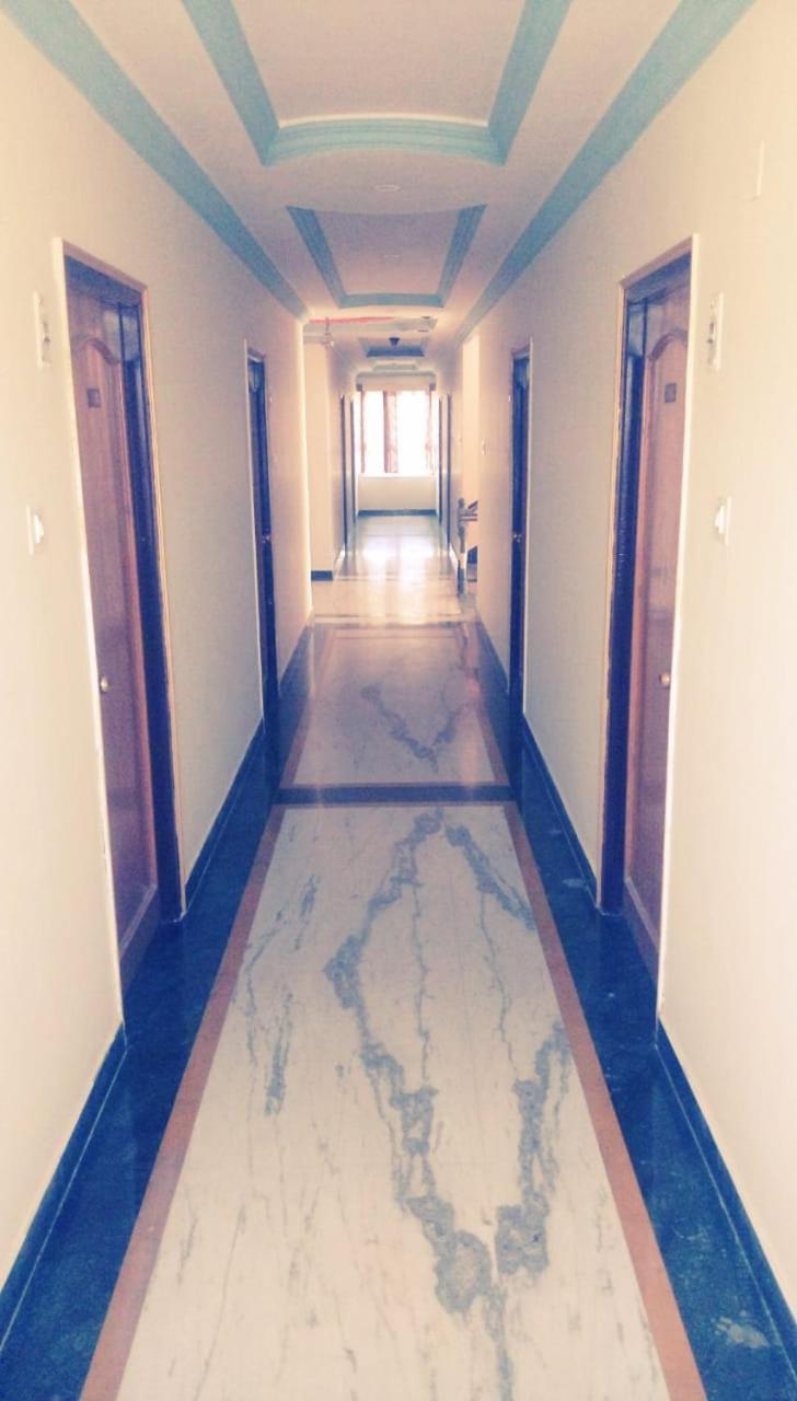 Hotel Rajkamal International อุเดเปอร์ ภายนอก รูปภาพ
