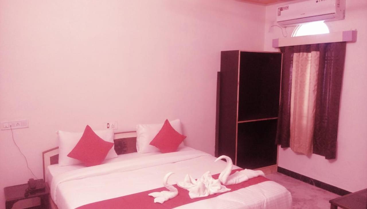 Hotel Rajkamal International อุเดเปอร์ ภายนอก รูปภาพ